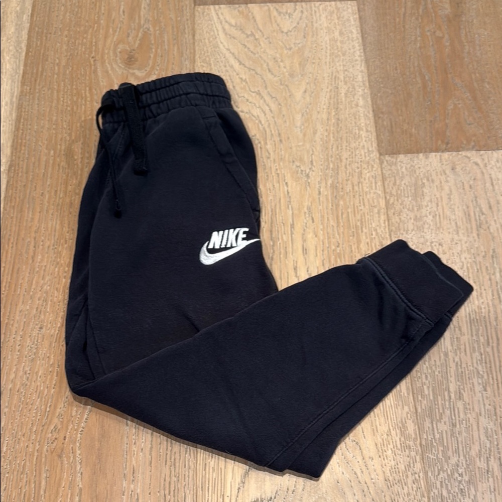 Nike boys black sweatpants
